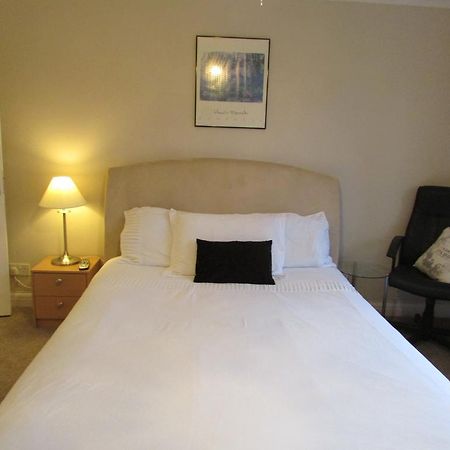 Sleepneat Bed & Breakfast Ascot  Room photo