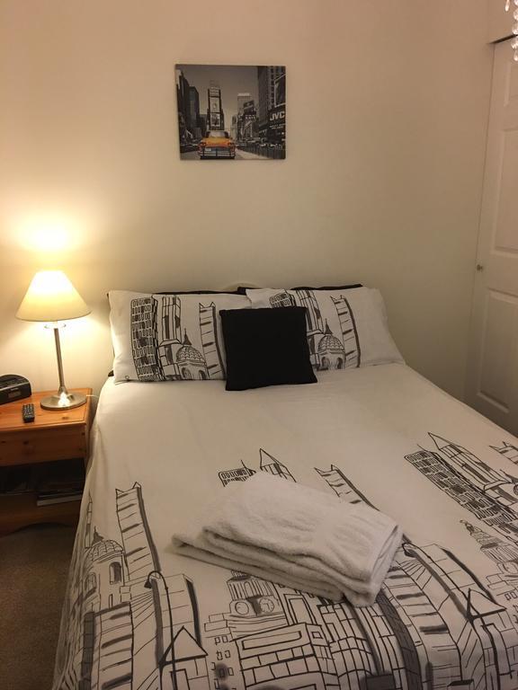 Sleepneat Bed & Breakfast Ascot  Room photo