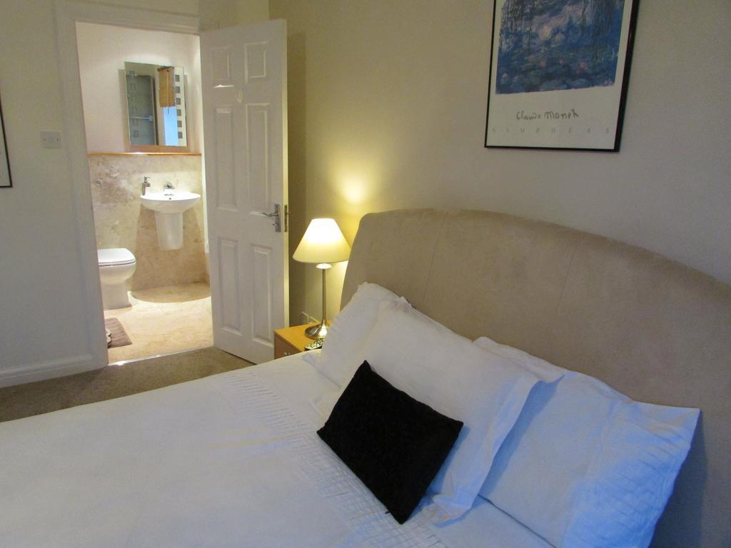Sleepneat Bed & Breakfast Ascot  Room photo